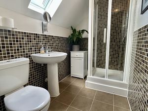 Master En-suite- click for photo gallery
